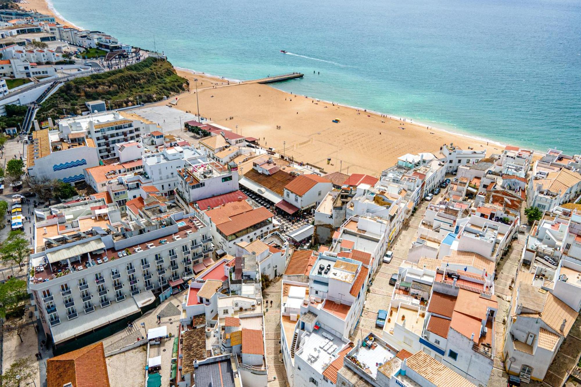 Sandy Bottoms Hostel Албуфейра Экстерьер фото